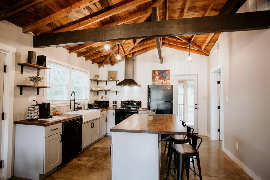Villa The Turquoise Door Modern Rustic In Town Of Lexington Exterior foto