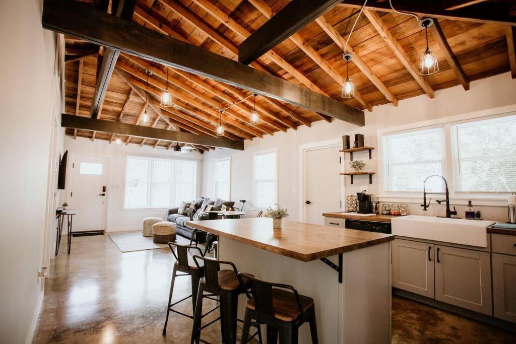 Villa The Turquoise Door Modern Rustic In Town Of Lexington Exterior foto